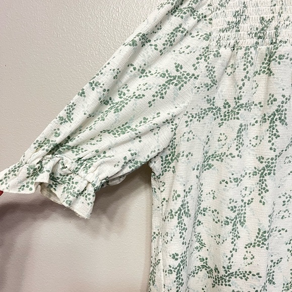 MELLODAY Green and White Leaf Floral Blouse Ruffle Smocked Size Large - Picture 2 of 6